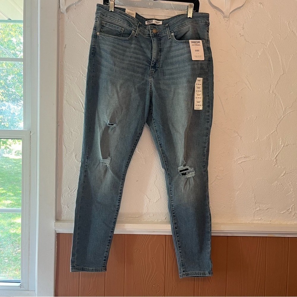 Signature Levi Strauss Totally Shaping Skinny Jeans NWT